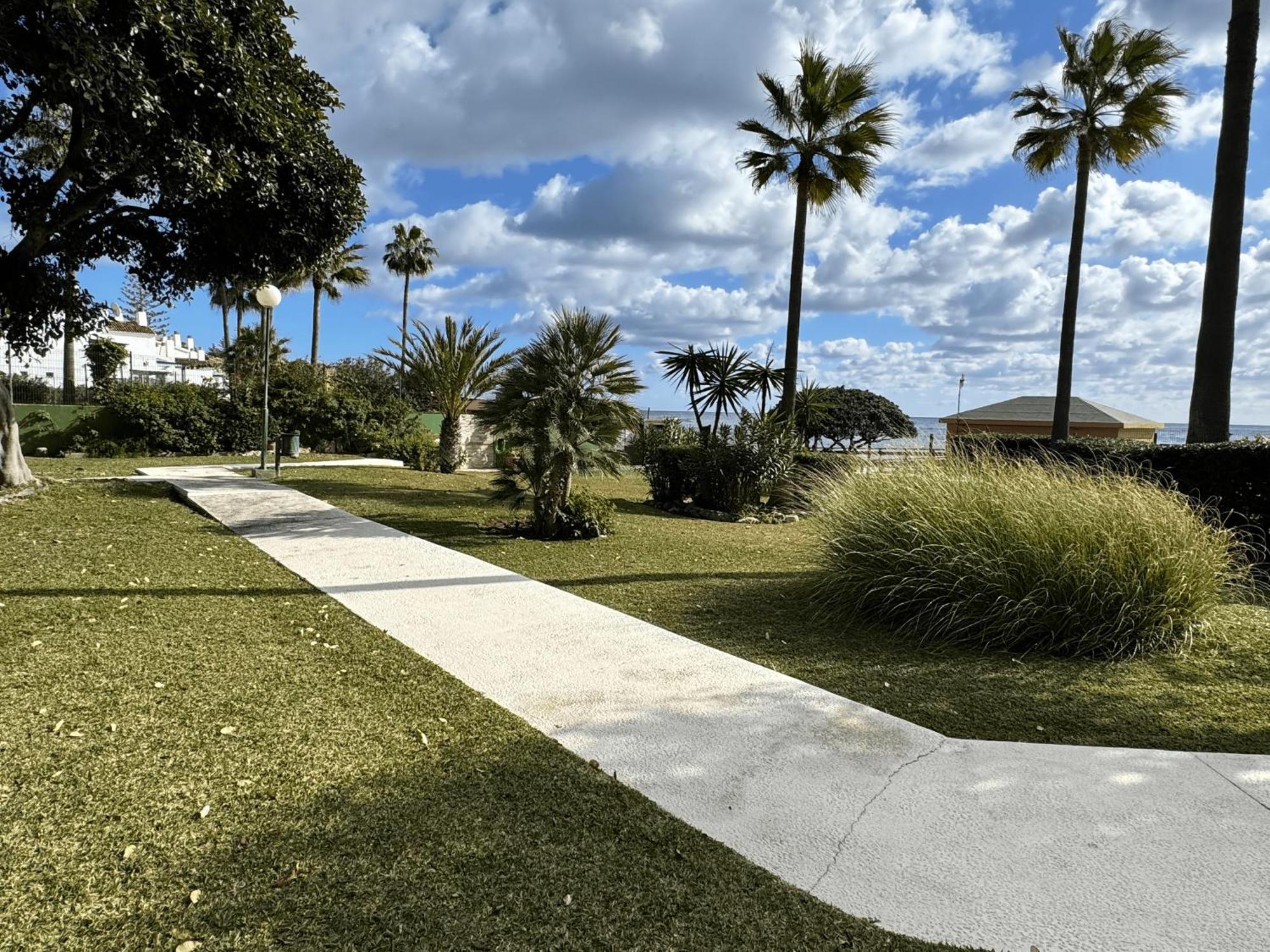 Beachfront Studio ,The View Calahonda, Panoramic Sea Views Ситио-де-Калаонда Экстерьер фото