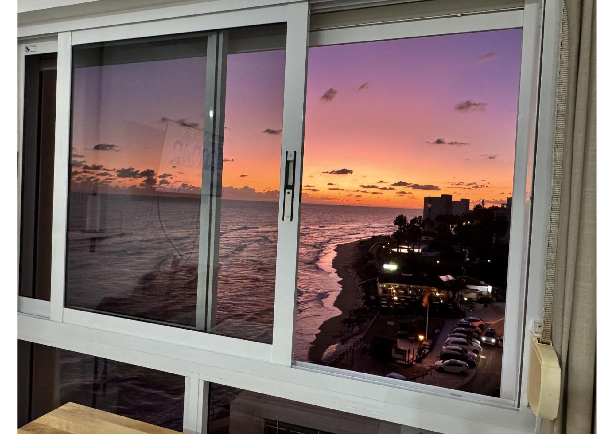 Beachfront Studio ,The View Calahonda, Panoramic Sea Views Ситио-де-Калаонда Экстерьер фото