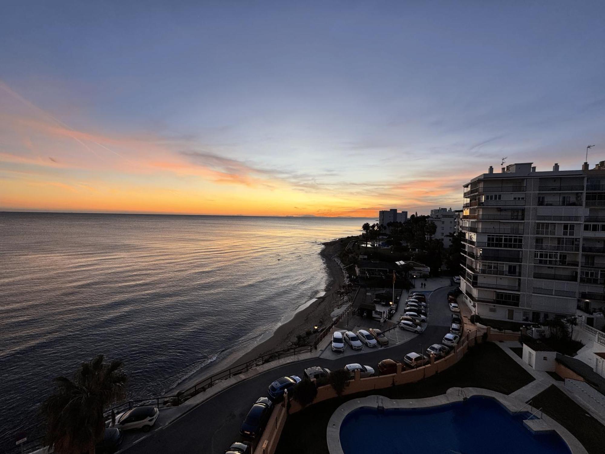 Beachfront Studio ,The View Calahonda, Panoramic Sea Views Ситио-де-Калаонда Экстерьер фото